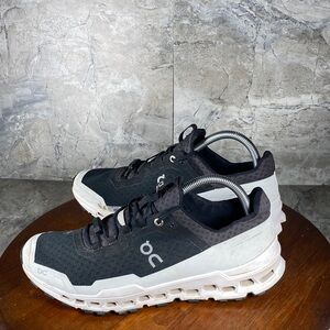On Cloudultra Woman’s Size 11 Black/White Athletic Shoes